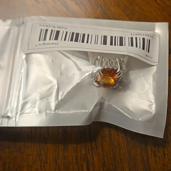 Stunning Champagne Gemstone Costume Ring Zinc Alloy w/ White Gold Plating Size 7 - Picture 4 of 4